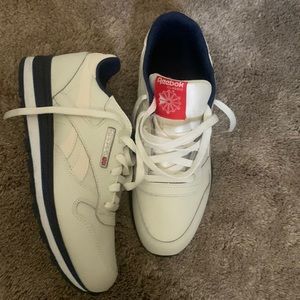 Reebok white shoe with dark blue line around